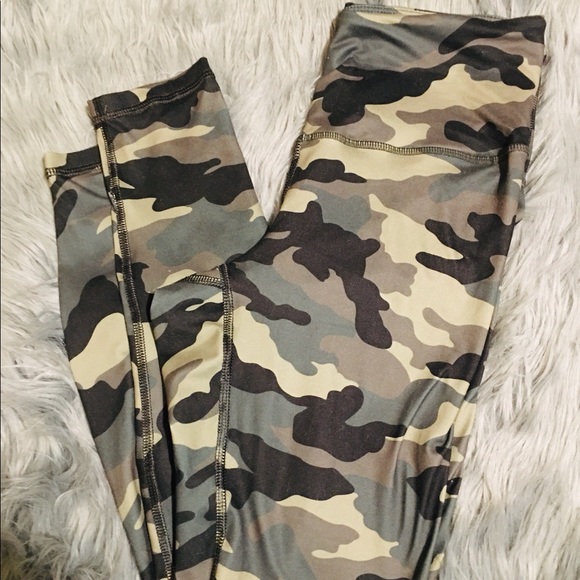 🔥FINAL SALE🔥Buttery soft Camo Boutique Leggings - Picture 3 of 4